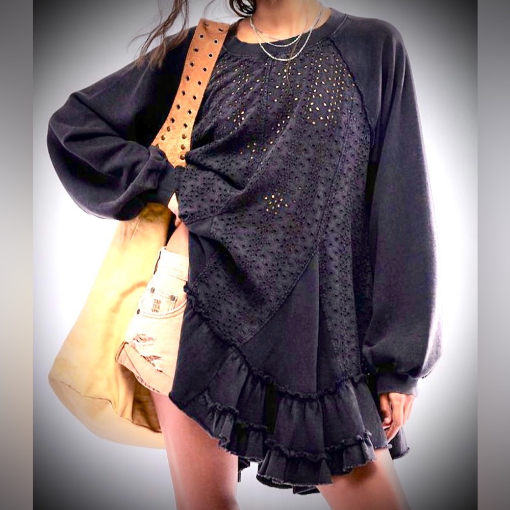 NWT.. FREE PEOPLE Eva Sweatshirt